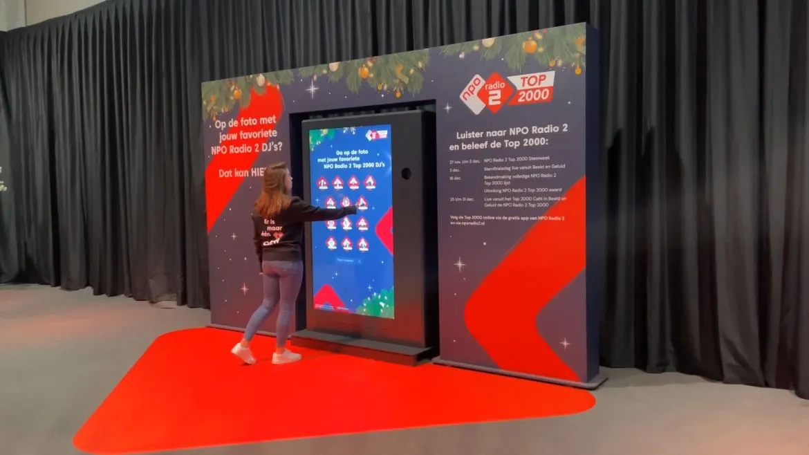 vrouw voor touchscreen prestop 75