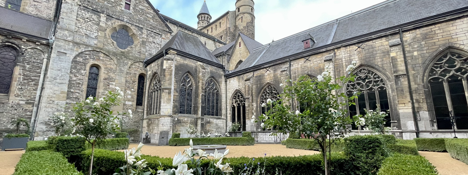 Banner Onze Lieve Vrouwe Basiliek