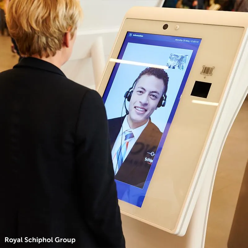 Schiphol videochat self-service unit