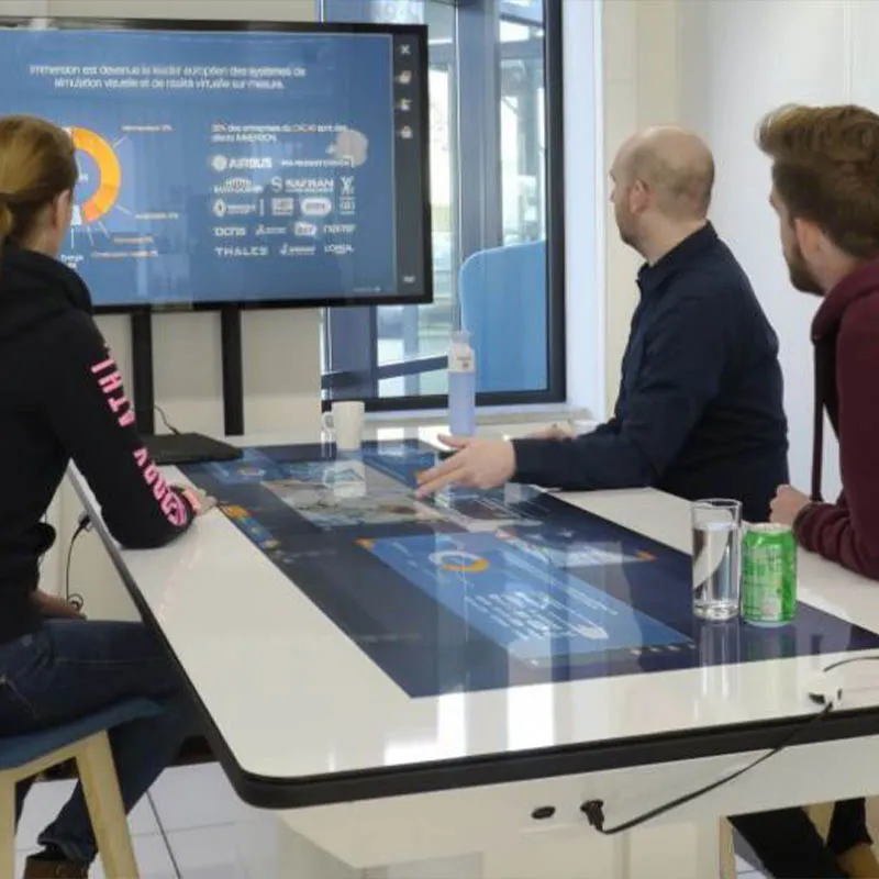 Collaboration tafel met twee of vier touchscreens van Prestop