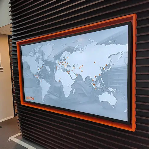 ALTCON toont wereldwijde projecten op een indrukwekkend 86-inch touchscreen met Omnitapps