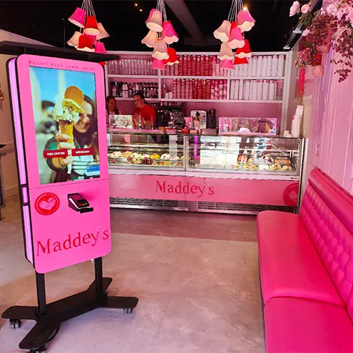 Dubbelzijdige bestelzuil voor Maddey's van De Nagelkerkjes in Roosendaal