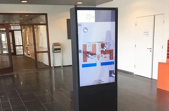 Totem met Wayfinding voor Presentation Partner