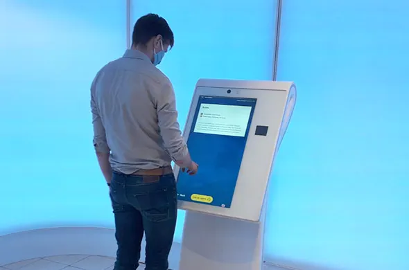 Self-service units van Schiphol nu ook voor de douane