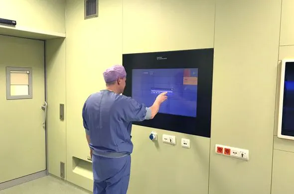 Touchscreen In Operatiekamer