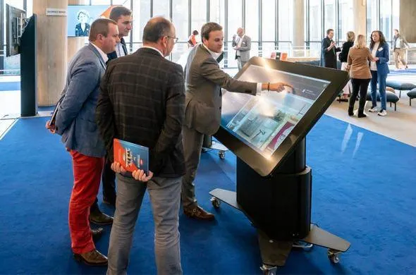 Touchscreen tafels onderdeel bij UNIZO Topseminar