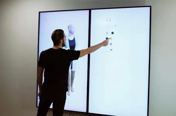 NIEUW 75” videowall touchscreen