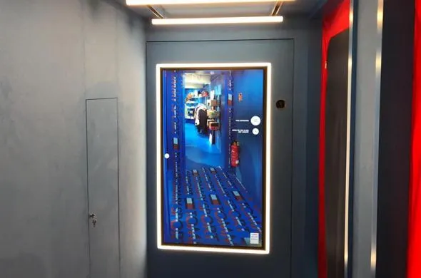 Flagship store Tommy Hilfiger in Düsseldorf met touchscreens van Prestop