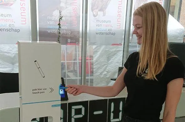 Touchpen dispenser bij Universiteitsmuseum Groningen